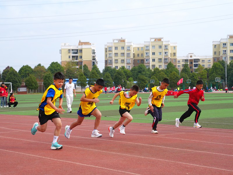 平壩區(qū)教育系統(tǒng)2024年第六屆中小學生田徑運動會開幕。