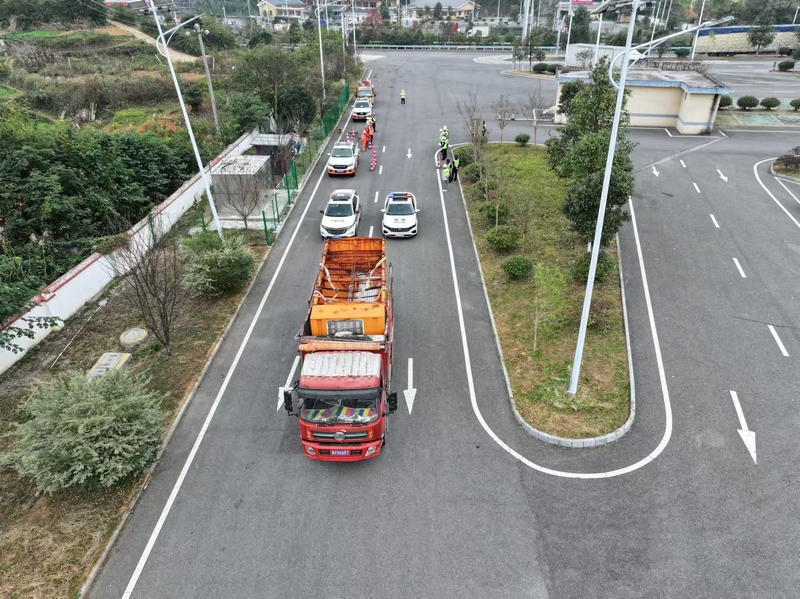 圖為11月14日 “一路三方”模擬凝凍險情處置現(xiàn)場 。