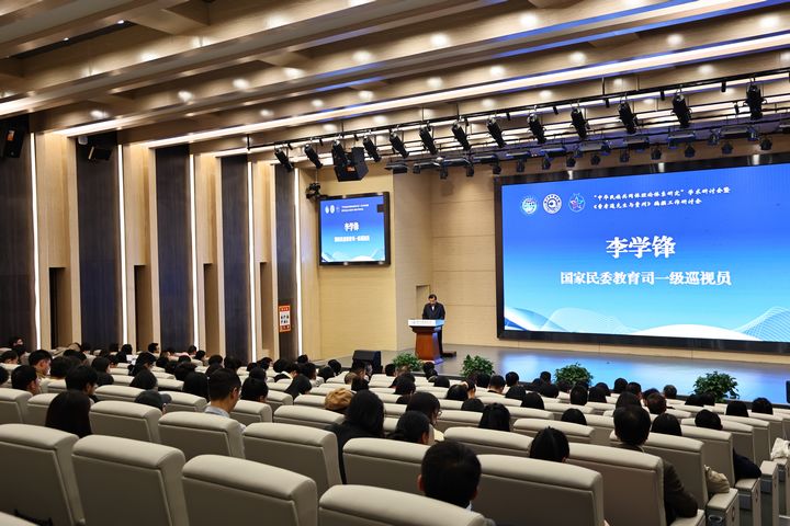 研討會現(xiàn)場，李學(xué)鋒致辭。