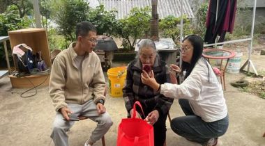 烏當(dāng)區(qū)人社局看望慰問(wèn)百歲老人