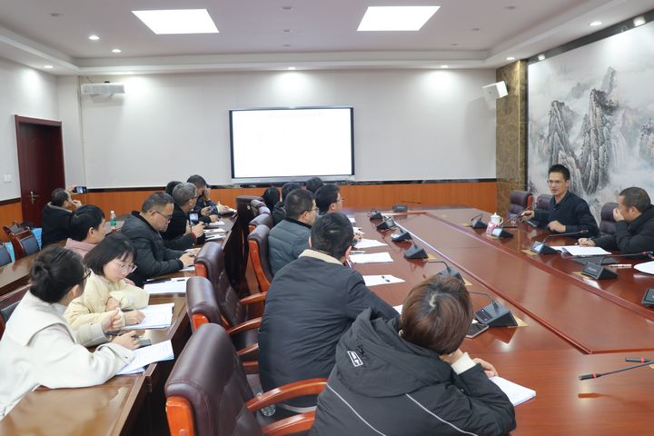 專題講座。 桐梓一中供圖