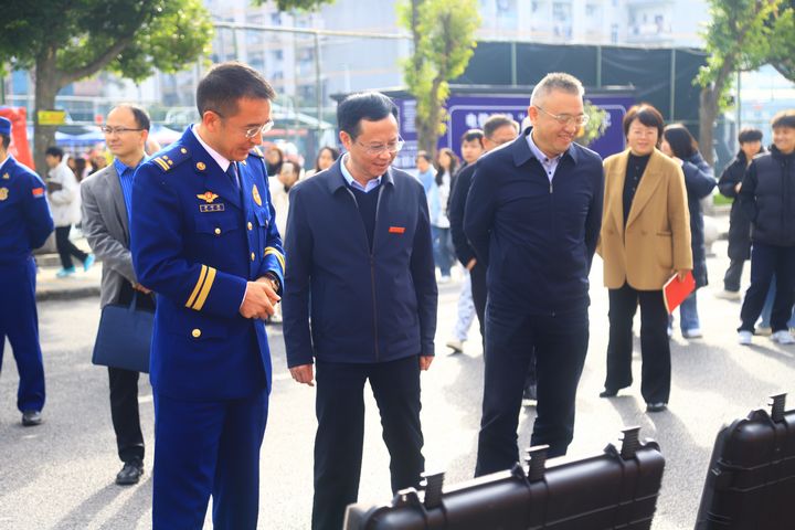 黔南州首屆“火焰藍(lán)杯”高校學(xué)生消防技能運(yùn)動(dòng)會(huì)在黔南民族師范學(xué)院舉行。