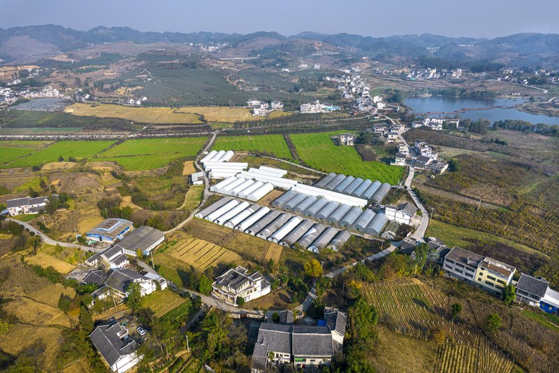 貴州省黔西市林泉鎮(zhèn)海子社區(qū)（無(wú)人機(jī)照片）。