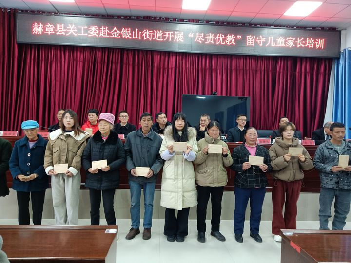發(fā)放慰問金現(xiàn)場。