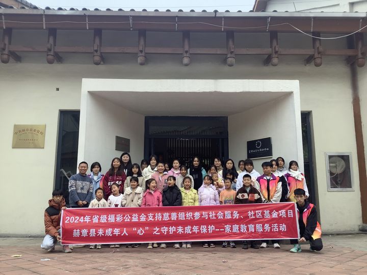 參加活動(dòng)人員合影。
