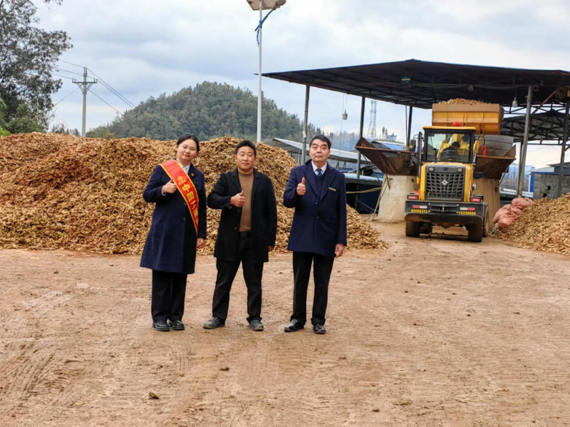 工行興義瑞金路支行走進(jìn)生姜種植基地進(jìn)行實地調(diào)查。