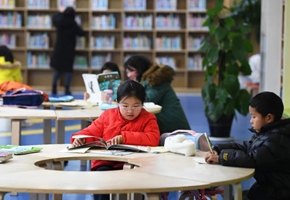 冬日書香濃，南明區(qū)圖書館里讀書“熱”