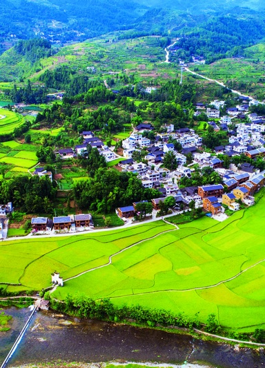 遵義市鳳岡縣新建鎮(zhèn)長(zhǎng)磧古寨農(nóng)村公路。