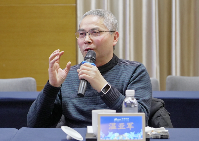 6小說家、第三屆魯迅文學(xué)獎得主溫亞軍