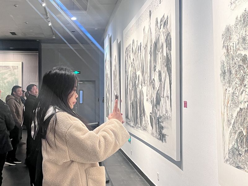“國畫之鄉(xiāng)·丹青長順”第三屆美術(shù)雙年展現(xiàn)場。人民網(wǎng) 陳潔泉攝