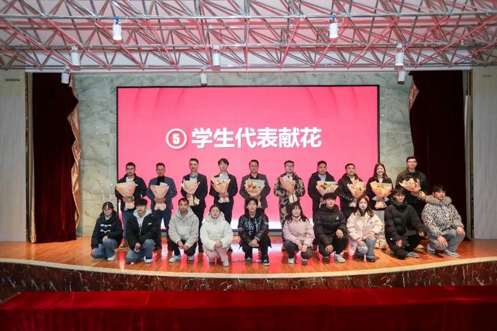 拜師儀式現(xiàn)場。
