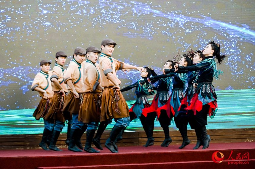 節(jié)目表演。人民網(wǎng)記者 慎志遠(yuǎn)攝