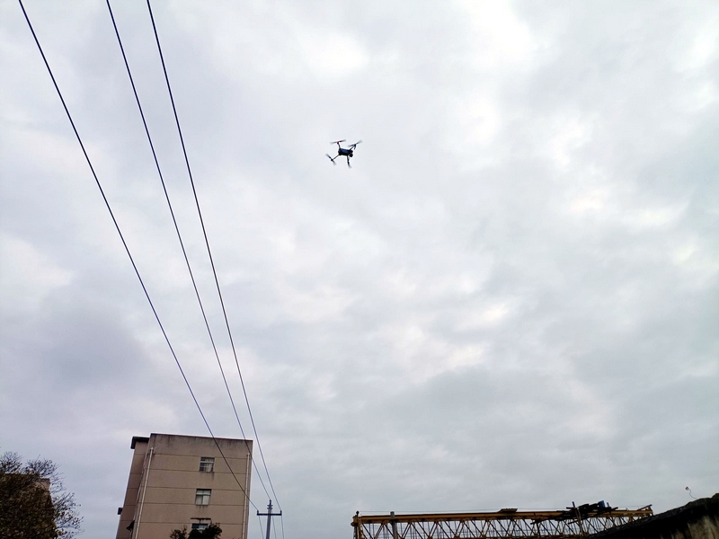無人機(jī)完成自主巡檢后返航。