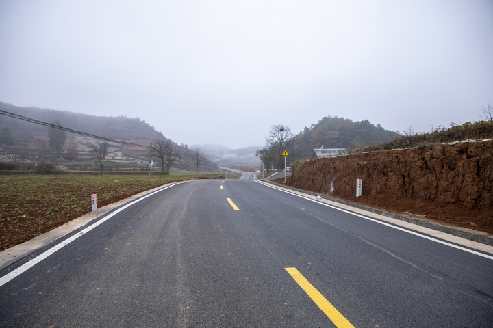 赫章縣鐵匠鄉(xiāng)到雙坪鄉(xiāng)公路。