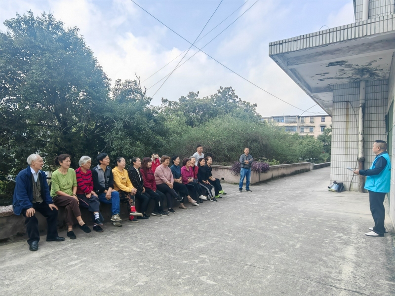 向群眾宣傳”治風(fēng)“政策。