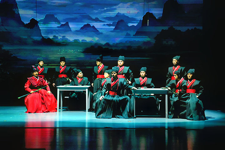 貴州原創(chuàng)歌劇《王陽(yáng)明》貴州大學(xué)專場(chǎng)演出現(xiàn)場(chǎng)。蘭澤州攝