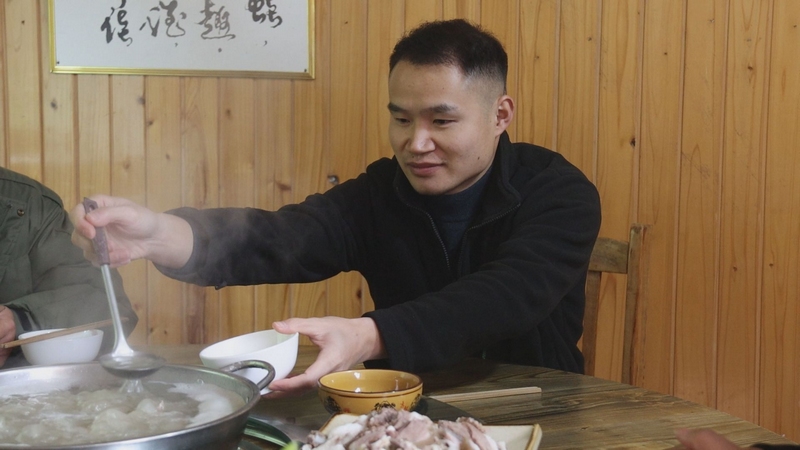 冬至羊肉深受市民青睞 拉動(dòng)市場消費(fèi)熱潮。
