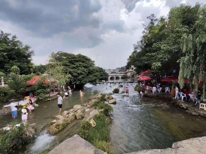 石頭寨村夏季鄉(xiāng)村游火熱。
