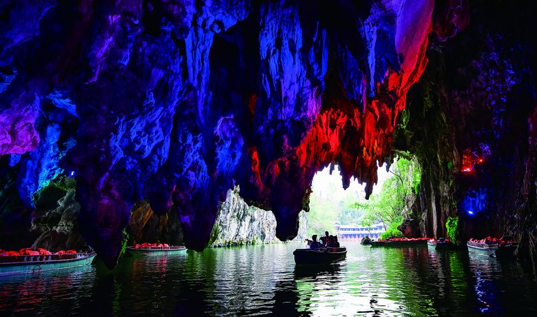 龍宮風(fēng)景名勝區(qū)：燈光升級(jí) 煥新“水下龍宮”奇景