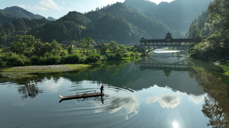 2、貴州省黔東南苗族侗族自治州榕江縣平陽鄉(xiāng)丹江村苗寨風(fēng)光。李長華 攝