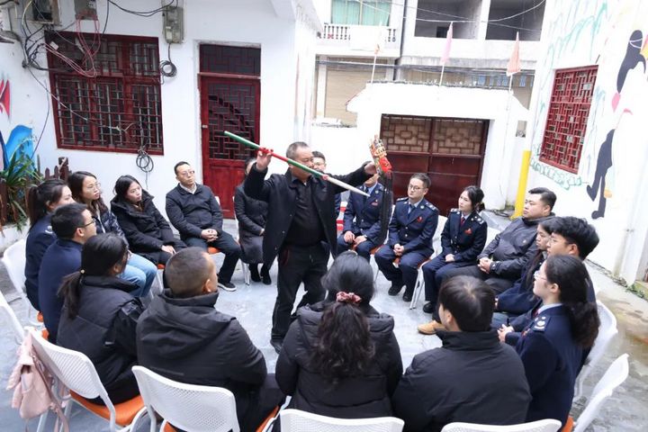 1 “黔旅先鋒青年非遺行”之“黨建促文化 非遺根脈續(xù)”活動(dòng)現(xiàn)場。