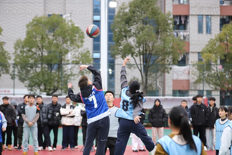 1、女籃決賽現(xiàn)場。李文藝攝