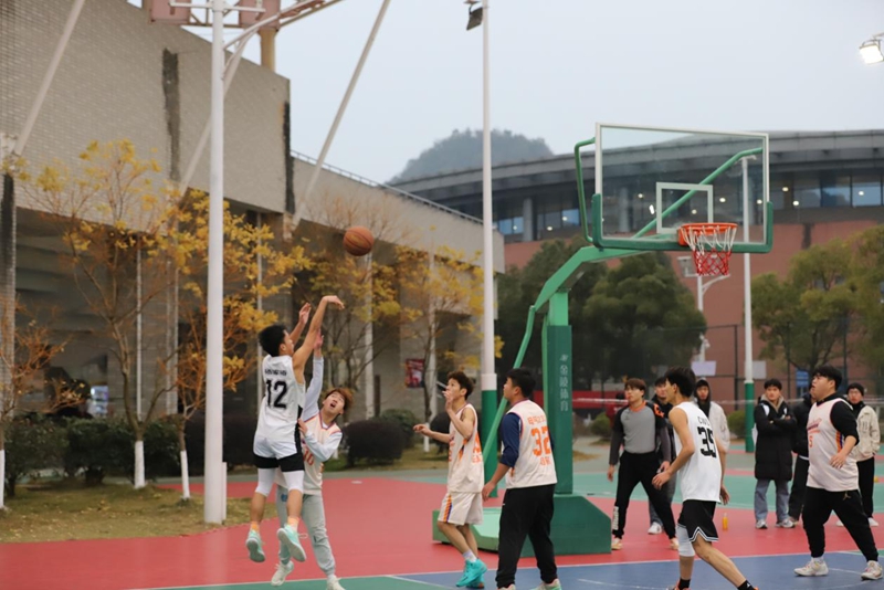 3、賽場精彩瞬間。羅代川攝 (2)