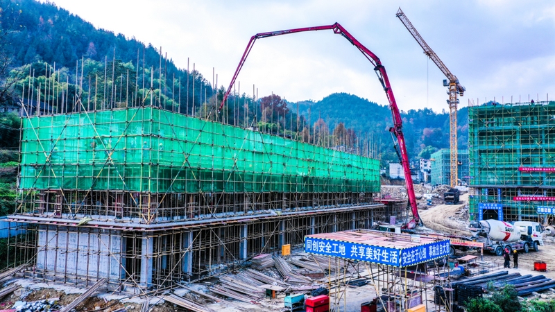 4 沿河文和里不夜城商業(yè)中心項(xiàng)目建設(shè)施工現(xiàn)場 。
