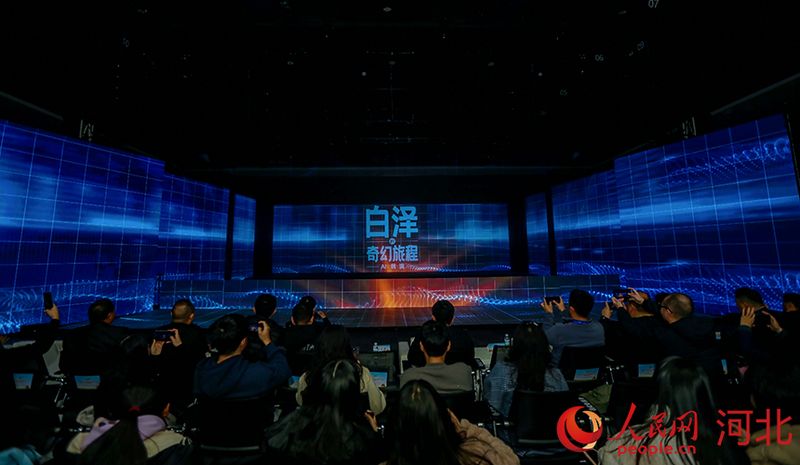 人民網(wǎng)AI節(jié)目演出。人民網(wǎng)記者 周博攝