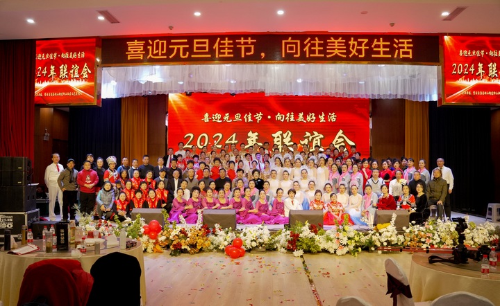 聯(lián)誼會(huì)合影。