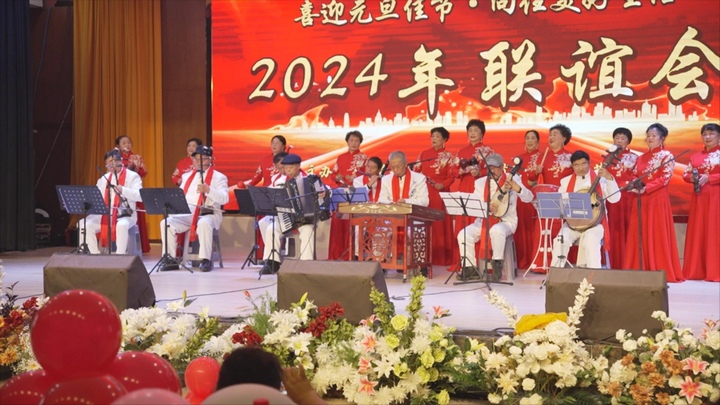 聯(lián)誼活動現(xiàn)場節(jié)目表演。