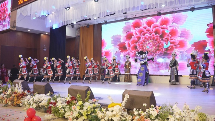 聯(lián)誼活動(dòng)現(xiàn)場節(jié)目表演。