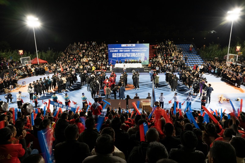3 12月27日，在2024貴州·黔南“玉湖冬陽(yáng)·黔桂兩省區(qū)紅水河杯”籃球冠軍挑戰(zhàn)賽比賽現(xiàn)場(chǎng)。 .jpg