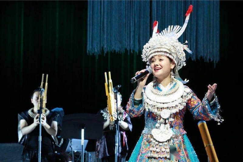 3、阿幼朵將用悅耳的歌聲、精湛表演為大家?guī)怼八囆g(shù)盛宴”。