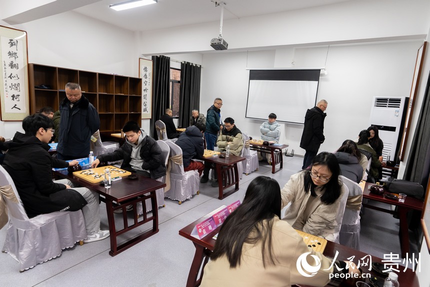 第十五屆全國運動會群眾比賽圍棋項目貴州省選拔賽現(xiàn)場。人民網(wǎng)記者 涂敏攝
