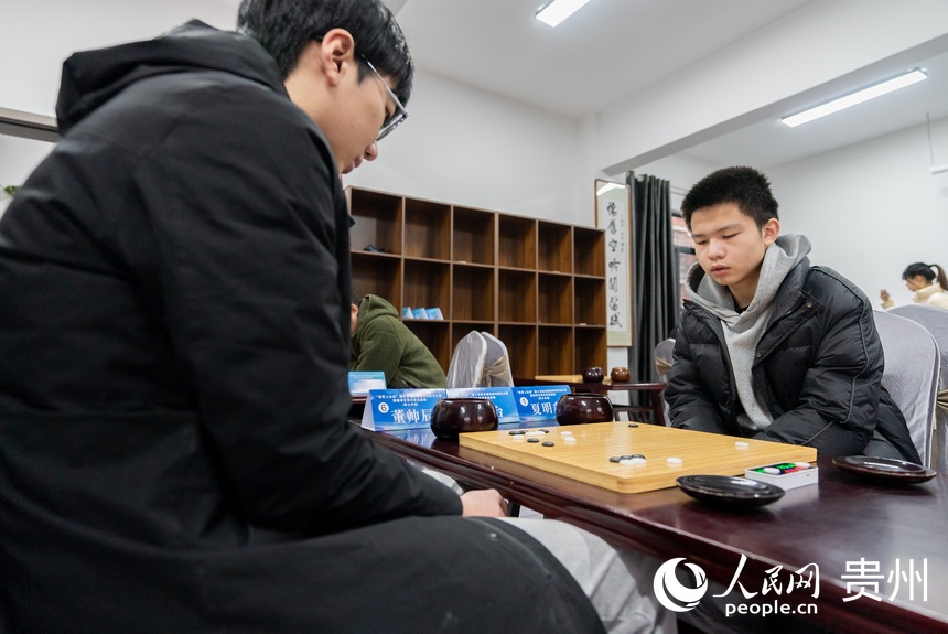 第十五屆全國運動會群眾比賽圍棋項目貴州省選拔賽現(xiàn)場。人民網(wǎng)記者 涂敏攝