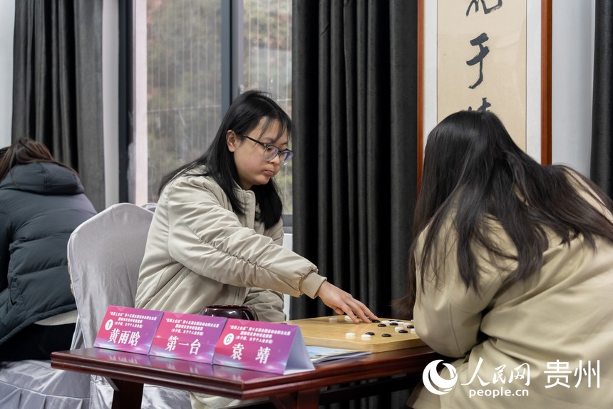 第十五屆全國運動會群眾比賽圍棋項目貴州省選拔賽現(xiàn)場。人民網(wǎng)記者 涂敏攝