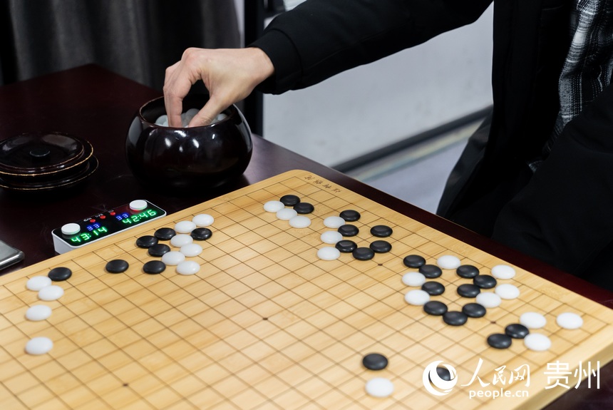 第十五屆全國(guó)運(yùn)動(dòng)會(huì)群眾比賽圍棋項(xiàng)目貴州省選拔賽現(xiàn)場(chǎng)。人民網(wǎng)記者 涂敏攝