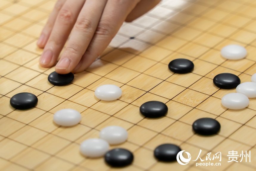 第十五屆全國運(yùn)動(dòng)會(huì)群眾比賽圍棋項(xiàng)目貴州省選拔賽現(xiàn)場(chǎng)。人民網(wǎng)記者 涂敏攝