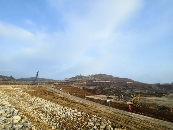 2、貴州（盛義信能源）盤州煤—焦—化—綜合能源循環(huán)經(jīng)濟項目煤焦化板塊建設(shè)現(xiàn)場。顧冰潔 攝.jpeg