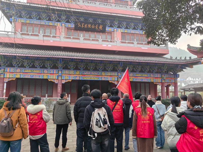 參觀紅軍醫(yī)院紀(jì)念館。