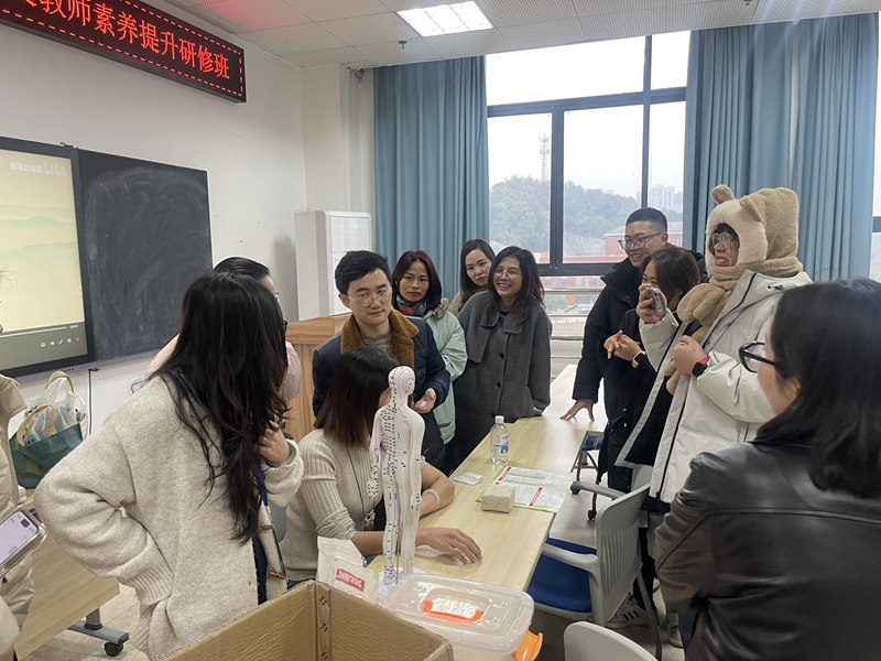 學員進行中醫(yī)針灸實踐體驗。貴州大學 供圖