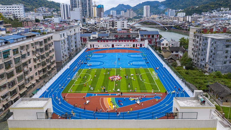幫助石阡縣第二小學樓建設頂操場  胡星 攝 (4)