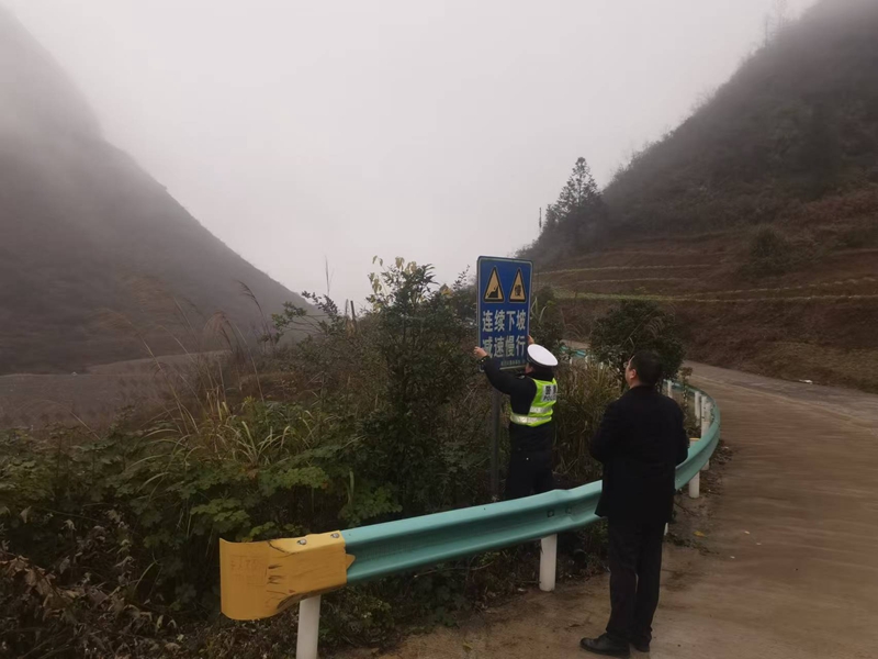 工作人員增設(shè)指示牌。