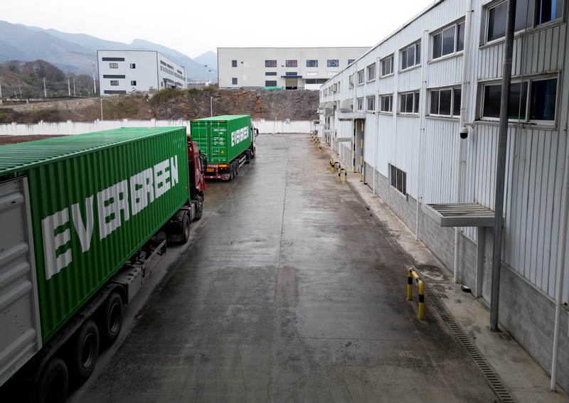 出口荷蘭的茶葉正在裝車（張國民 攝）.jpg
