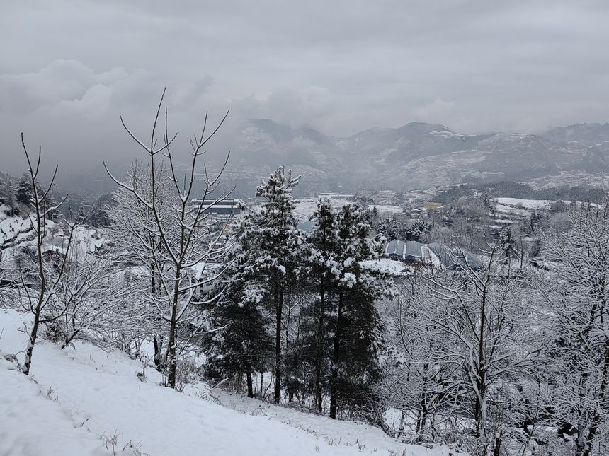 1月8日，赫章縣迎來2025年第一場雪。王永勝攝