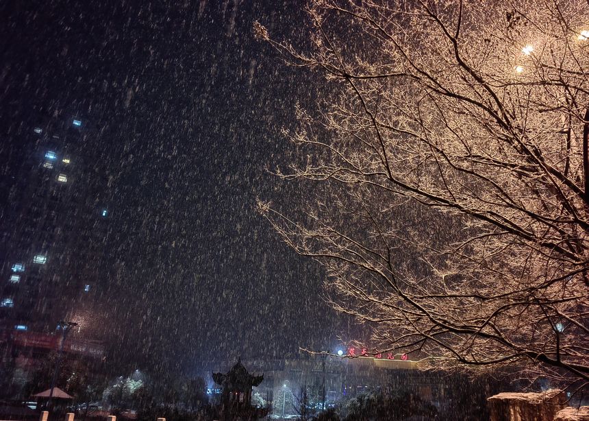 1月8日，赫章縣迎來(lái)2025年第一場(chǎng)雪。王永勝攝
