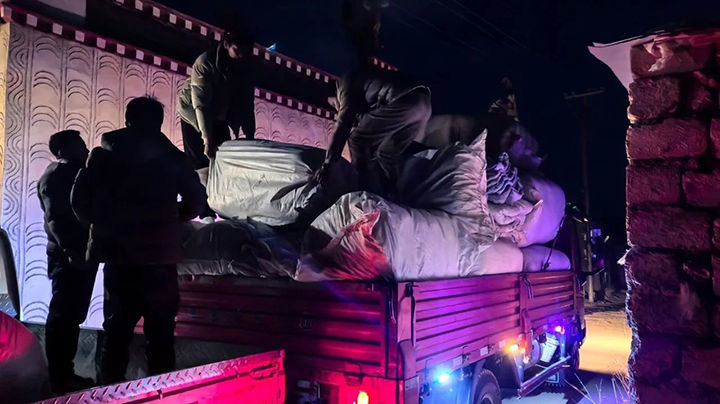 4.第一車(chē)救援物資卸貨