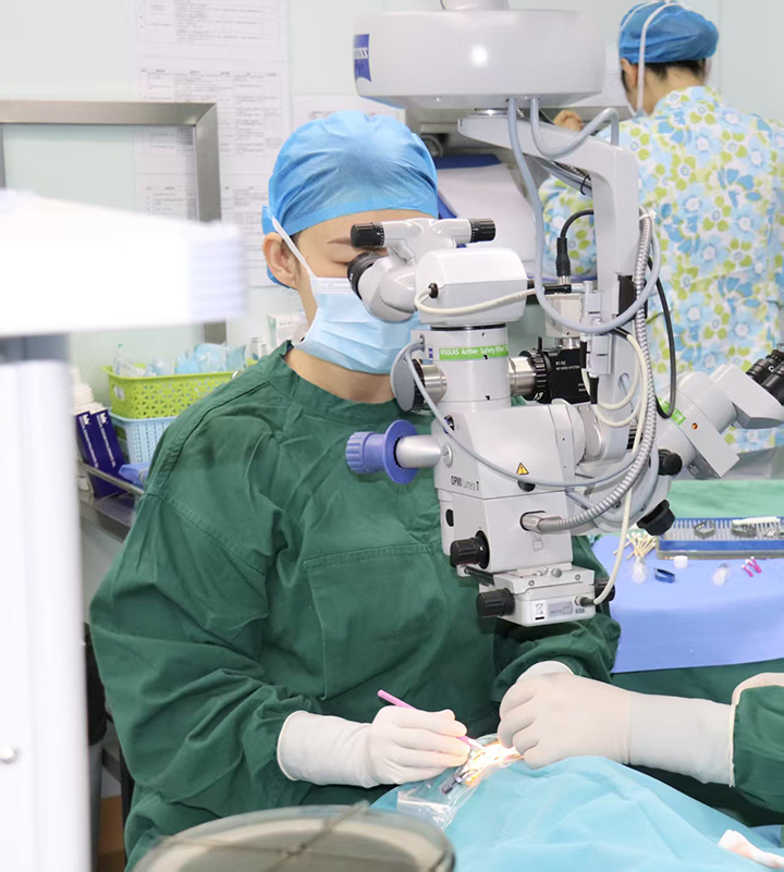 貴州普瑞眼科：24小時內(nèi)緊急手術(shù) 挽救角膜感染患者眼球。