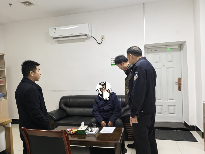 向客戶了解情況。
